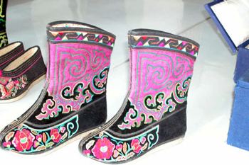 Picture of another style of ladies Mongolian Boots